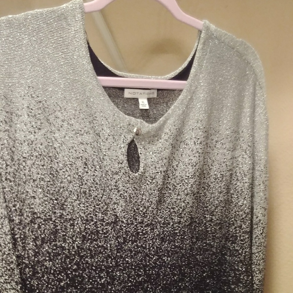 3/4 length sleeve light weight sweater size xl
